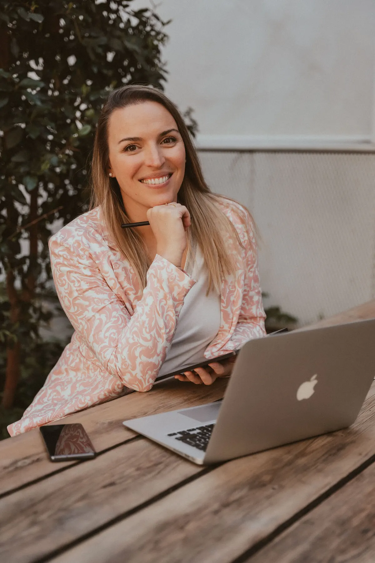 Ophélie à son bureau